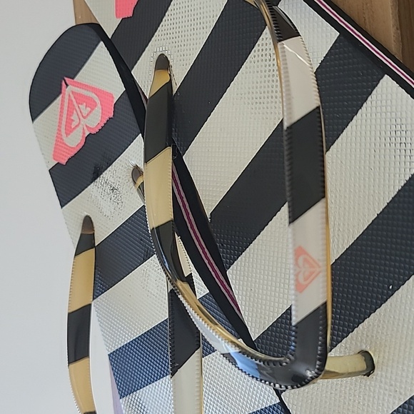 Roxy Black and White Striped Sandals🎯5 For $25🎯 - Picture 7 of 7